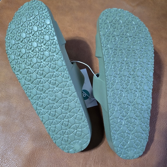 Bulk Sale Size 8 Women Shade & Shore Green Sandals with Contoured Footbed - Picture 4 of 4